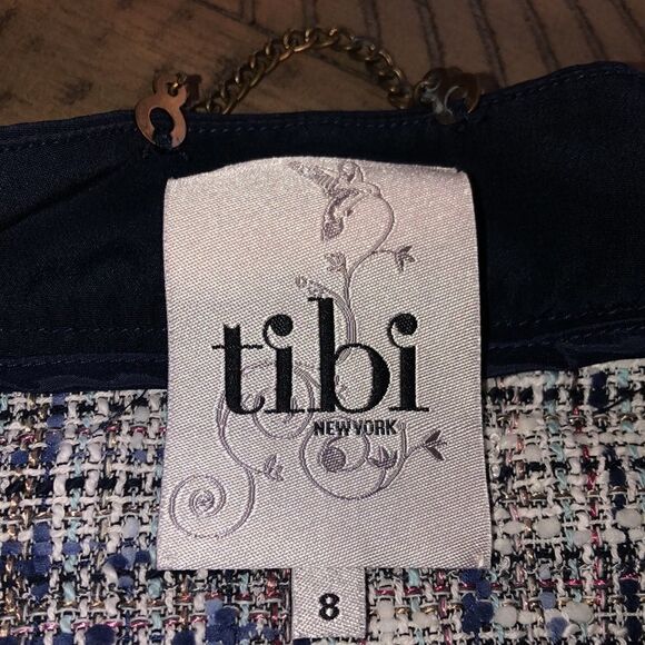 Tibi New York’s Chanel Style Knit Cropped Jacket 4 usable pockets. Hidden snaps. - Picture 4 of 16